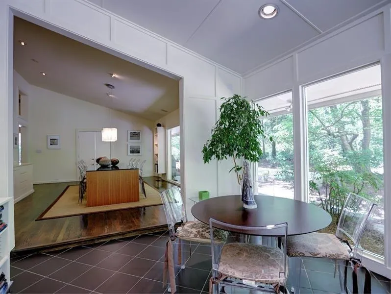 915 Crest Valley Drive, Atlanta, Georgia 30327, 4 Bedrooms Bedrooms, ,4 BathroomsBathrooms,Residential,Sold,915 Crest Valley Drive,6089139