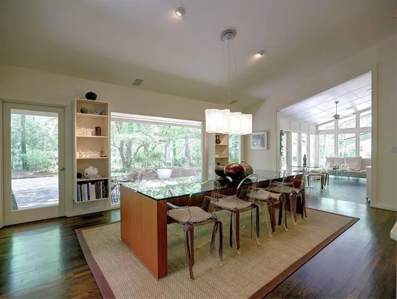 915 Crest Valley Drive, Atlanta, Georgia 30327, 4 Bedrooms Bedrooms, ,4 BathroomsBathrooms,Residential,Sold,915 Crest Valley Drive,6089139