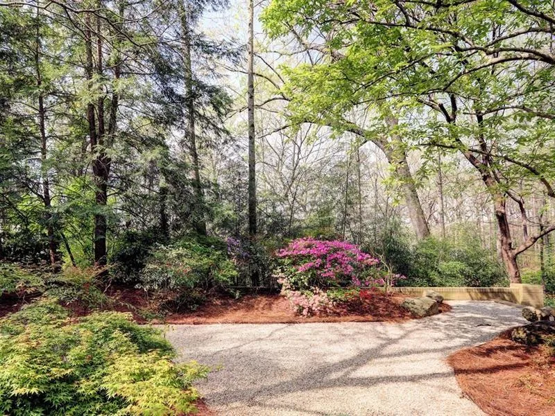 915 Crest Valley Drive, Atlanta, Georgia 30327, 4 Bedrooms Bedrooms, ,4 BathroomsBathrooms,Residential,Sold,915 Crest Valley Drive,6089139
