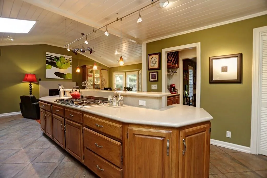 7070 Riverside Drive, Sandy Springs, Georgia 30328, 5 Bedrooms Bedrooms, ,5 BathroomsBathrooms,Residential,Sold,7070 Riverside Drive,5539095