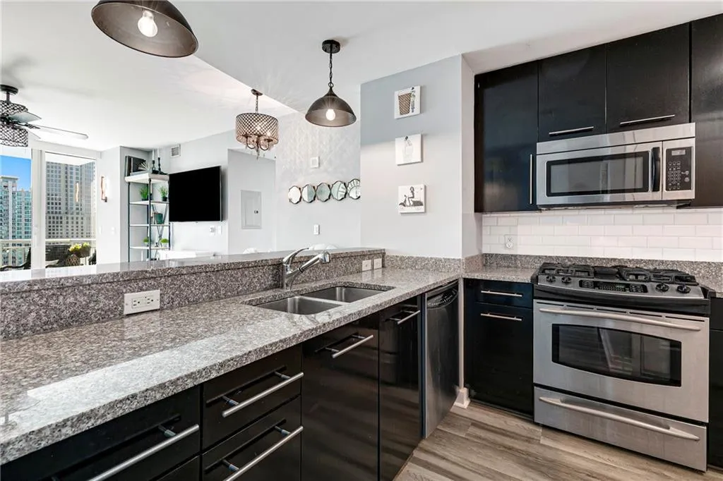 3338 Peachtree Road Ne Unit 1507, Atlanta, Georgia 30326, 2 Bedrooms Bedrooms, ,2 BathroomsBathrooms,Residential,For Sale,3338 Peachtree Road Ne Unit 1507,7622313