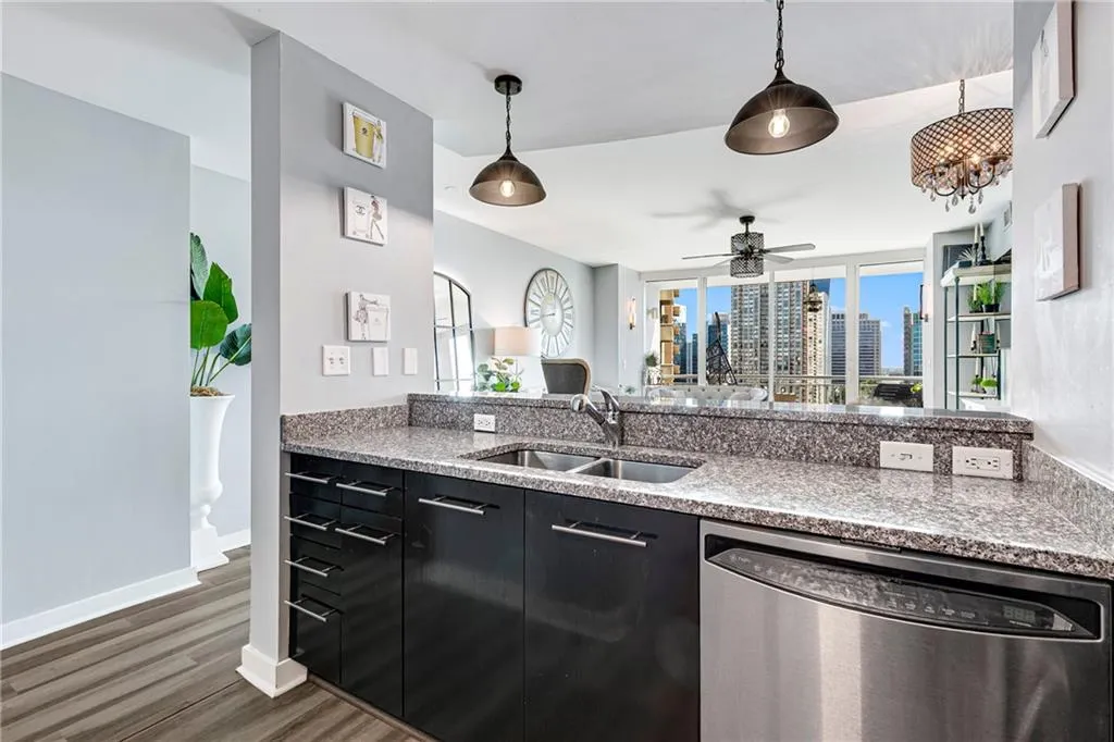 3338 Peachtree Road Ne Unit 1507, Atlanta, Georgia 30326, 2 Bedrooms Bedrooms, ,2 BathroomsBathrooms,Residential,For Sale,3338 Peachtree Road Ne Unit 1507,7622313