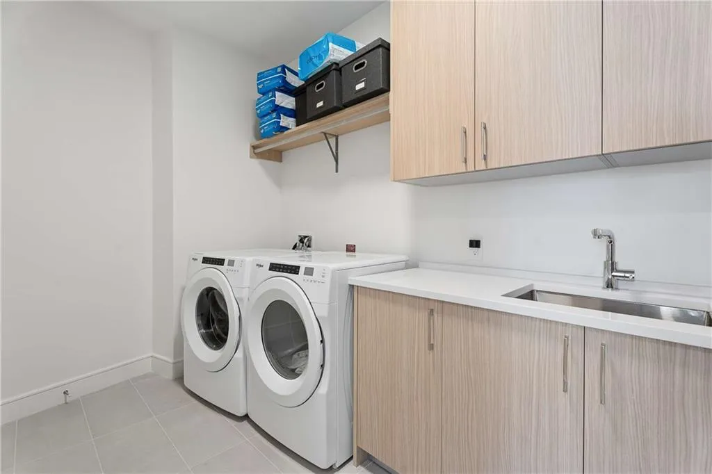 2425 Peachtree Road Ne Unit 901, Atlanta, Georgia 30305, 3 Bedrooms Bedrooms, 0 ,3 BathroomsBathrooms,Residential,For Sale,2425 Peachtree Road Ne Unit 901,7741931