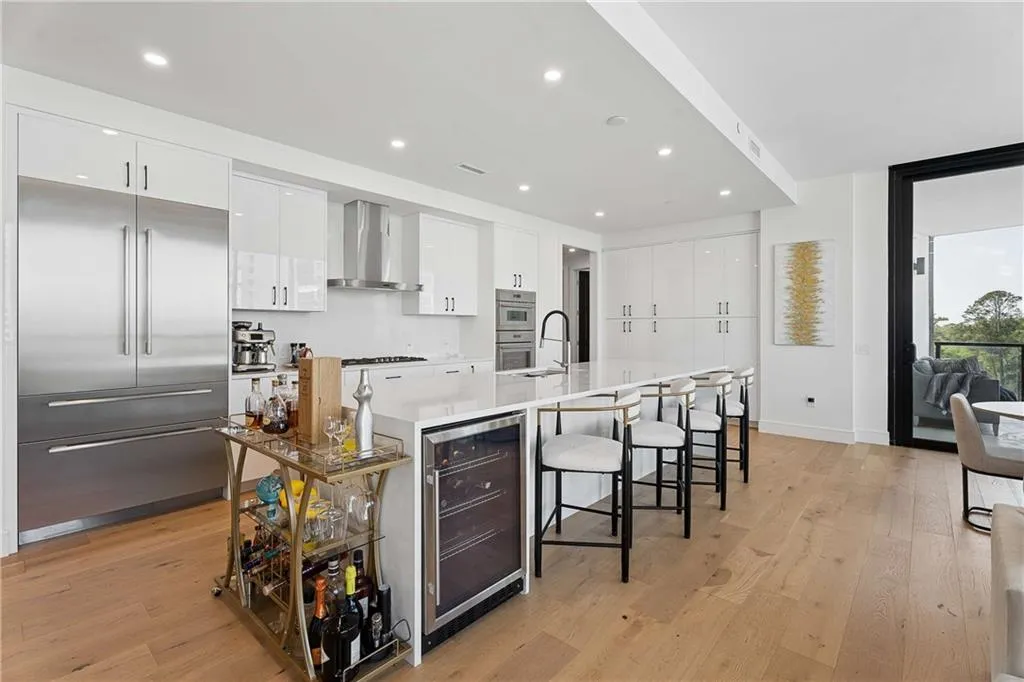 2425 Peachtree Road Ne Unit 901, Atlanta, Georgia 30305, 3 Bedrooms Bedrooms, 0 ,3 BathroomsBathrooms,Residential,For Sale,2425 Peachtree Road Ne Unit 901,7741931