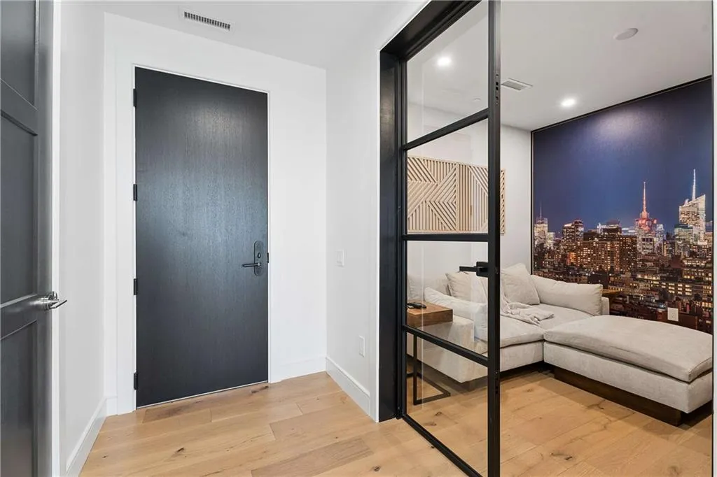 2425 Peachtree Road Ne Unit 901, Atlanta, Georgia 30305, 3 Bedrooms Bedrooms, 0 ,3 BathroomsBathrooms,Residential,For Sale,2425 Peachtree Road Ne Unit 901,7741931