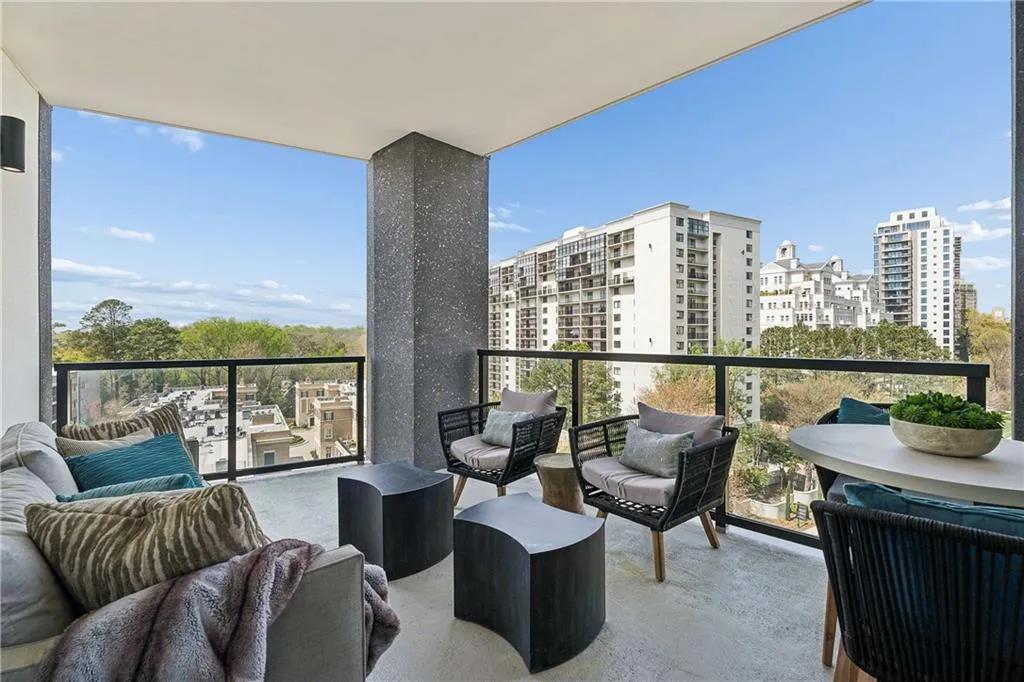 2425 Peachtree Road Ne Unit 901, Atlanta, Georgia 30305, 3 Bedrooms Bedrooms, 0 ,3 BathroomsBathrooms,Residential,For Sale,2425 Peachtree Road Ne Unit 901,7741931