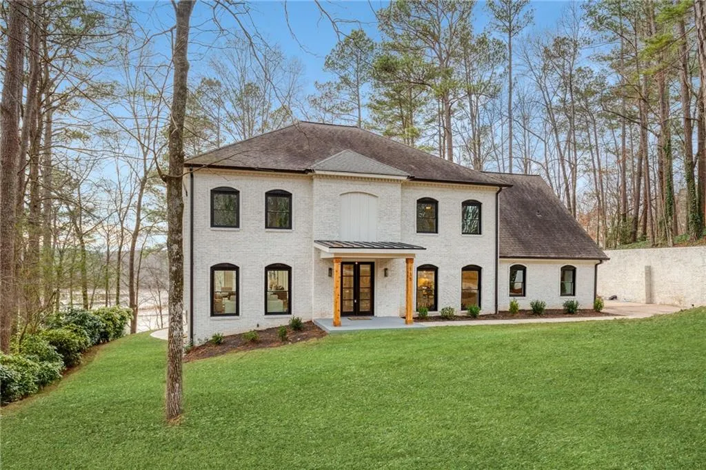 115 Ridgemont Trace, Sandy Springs, Georgia 30350, 6 Bedrooms Bedrooms, ,5 BathroomsBathrooms,Residential,Sold,115 Ridgemont Trace,6989824