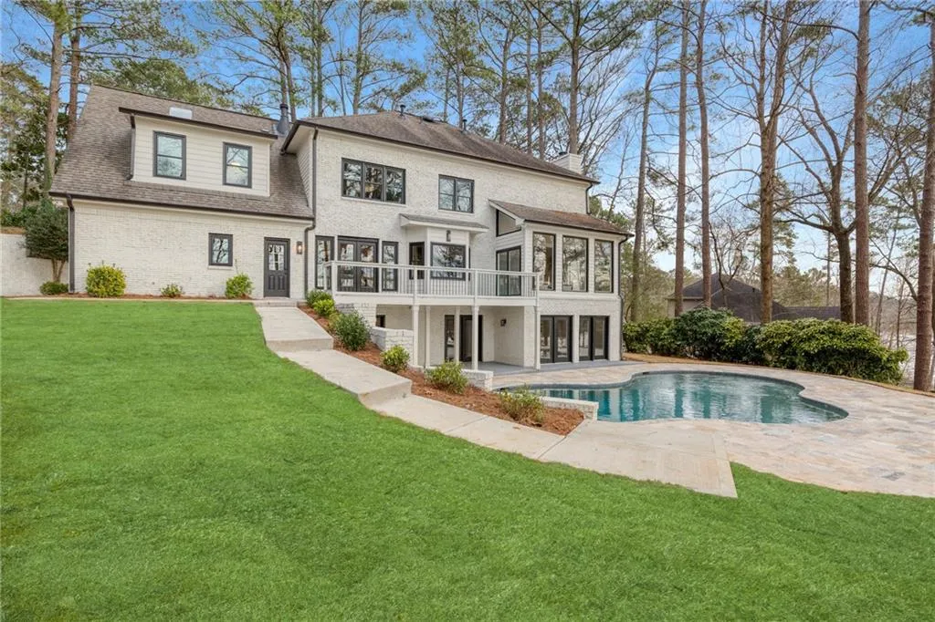 115 Ridgemont Trace, Sandy Springs, Georgia 30350, 6 Bedrooms Bedrooms, ,5 BathroomsBathrooms,Residential,Sold,115 Ridgemont Trace,6989824