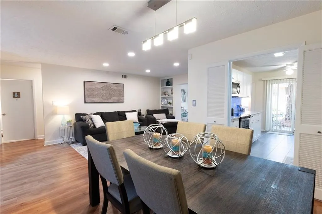 8740 Roswell Road Unit 10a, Atlanta, Georgia 30350, 3 Bedrooms Bedrooms, ,2 BathroomsBathrooms,Residential,For Sale,8740 Roswell Road Unit 10a,7689468