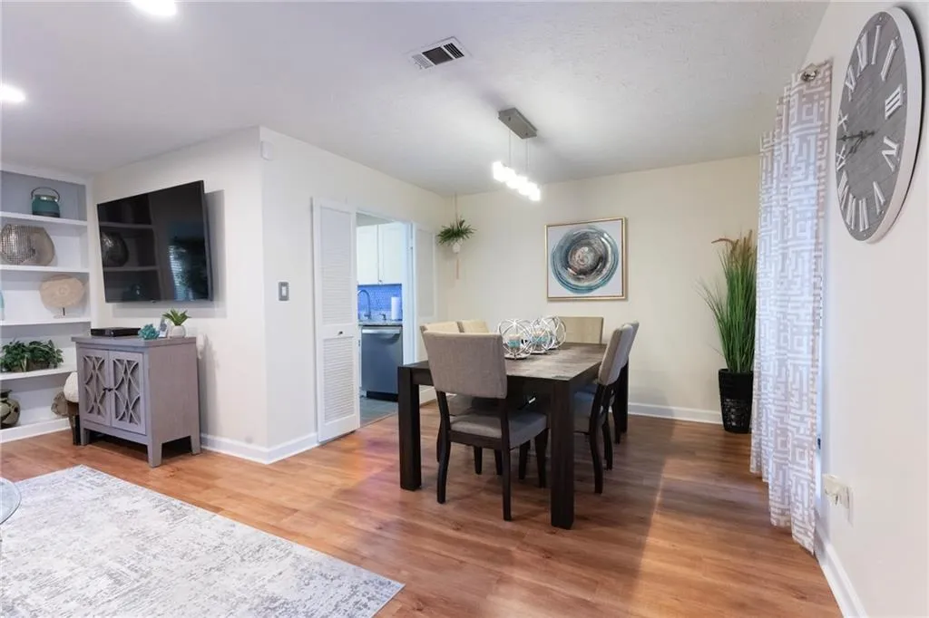 8740 Roswell Road Unit 10a, Atlanta, Georgia 30350, 3 Bedrooms Bedrooms, ,2 BathroomsBathrooms,Residential,For Sale,8740 Roswell Road Unit 10a,7689468