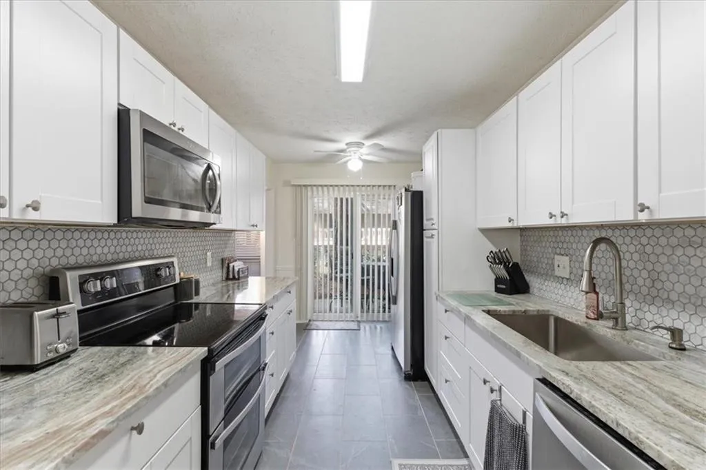 8740 Roswell Road Unit 10a, Atlanta, Georgia 30350, 3 Bedrooms Bedrooms, ,2 BathroomsBathrooms,Residential,For Sale,8740 Roswell Road Unit 10a,7689468