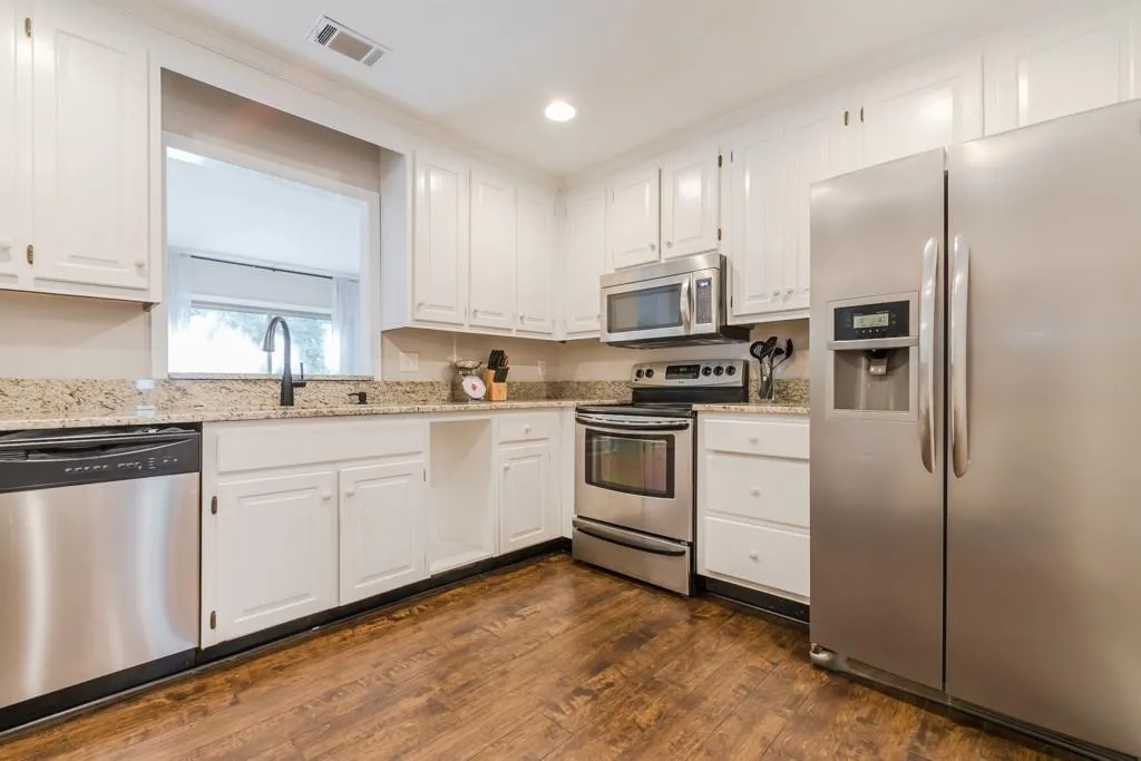 710 Towergate Place Unit 710, Sandy Springs, Georgia 30350, 3 Bedrooms Bedrooms, ,2 BathroomsBathrooms,Residential,Sold,710 Towergate Place Unit 710,5706349