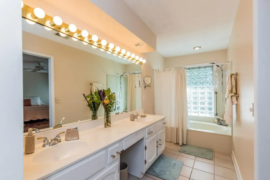901 Dunwoody Chace Unit 901, Sandy Springs, Georgia 30328, 3 Bedrooms Bedrooms, ,2 BathroomsBathrooms,Residential,Sold,901 Dunwoody Chace Unit 901,5756879