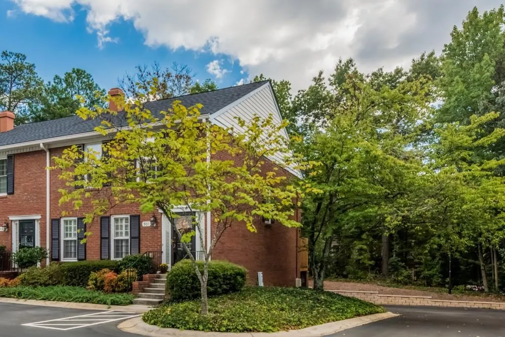 901 Dunwoody Chace Unit 901, Sandy Springs, Georgia 30328, 3 Bedrooms Bedrooms, ,2 BathroomsBathrooms,Residential,Sold,901 Dunwoody Chace Unit 901,5756879