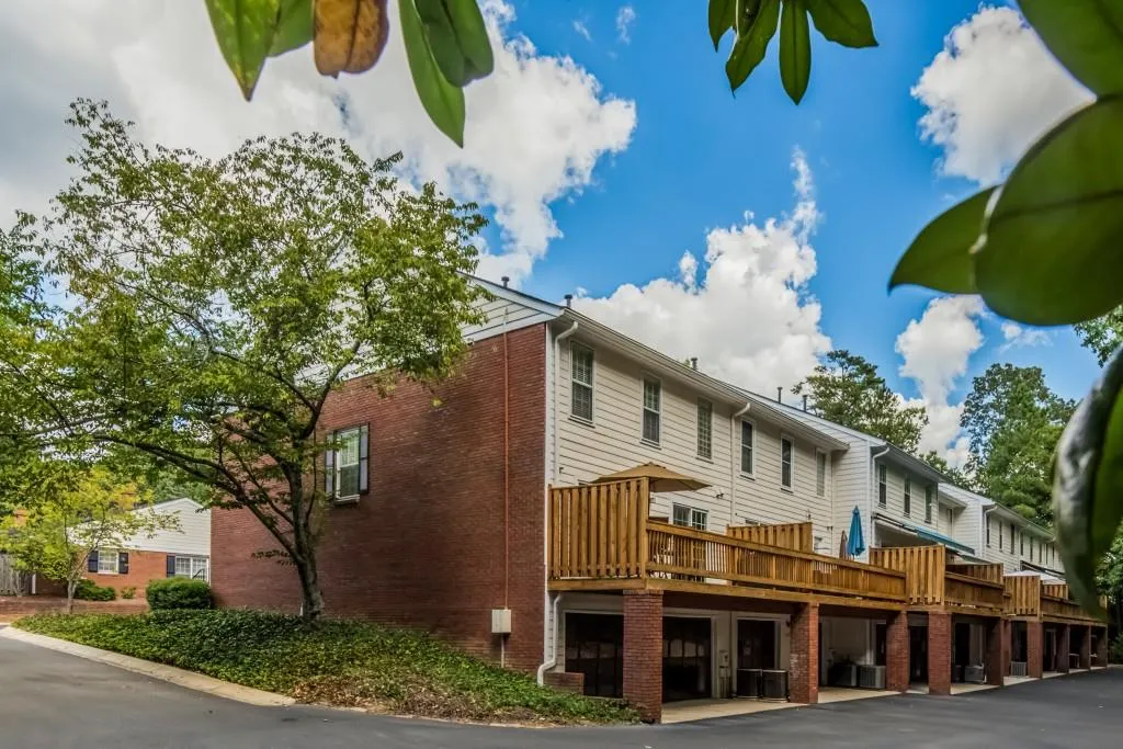 901 Dunwoody Chace Unit 901, Sandy Springs, Georgia 30328, 3 Bedrooms Bedrooms, ,2 BathroomsBathrooms,Residential,Sold,901 Dunwoody Chace Unit 901,5756879