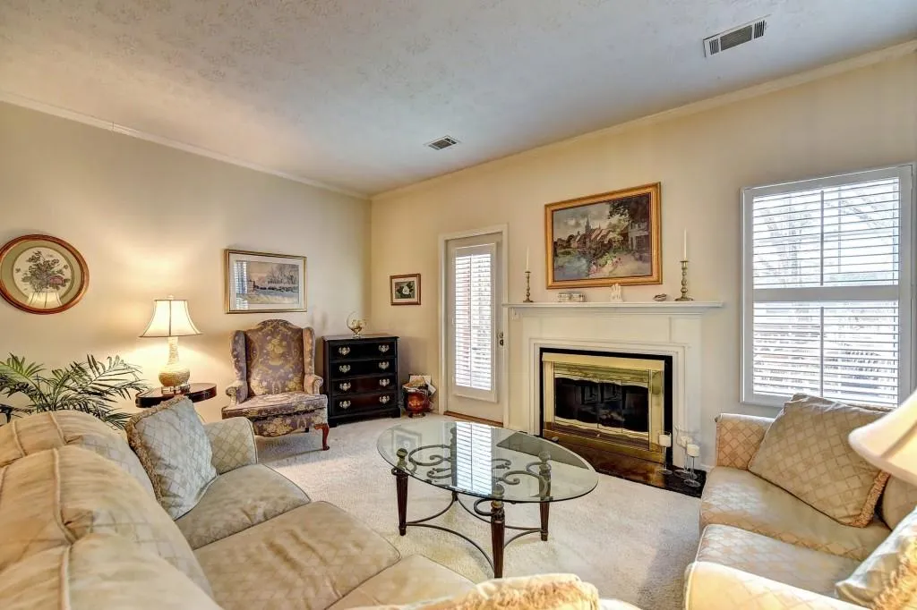 402 Wedgewood Way, Sandy Springs, Georgia 30350, 2 Bedrooms Bedrooms, ,2 BathroomsBathrooms,Residential,Sold,402 Wedgewood Way,6129675