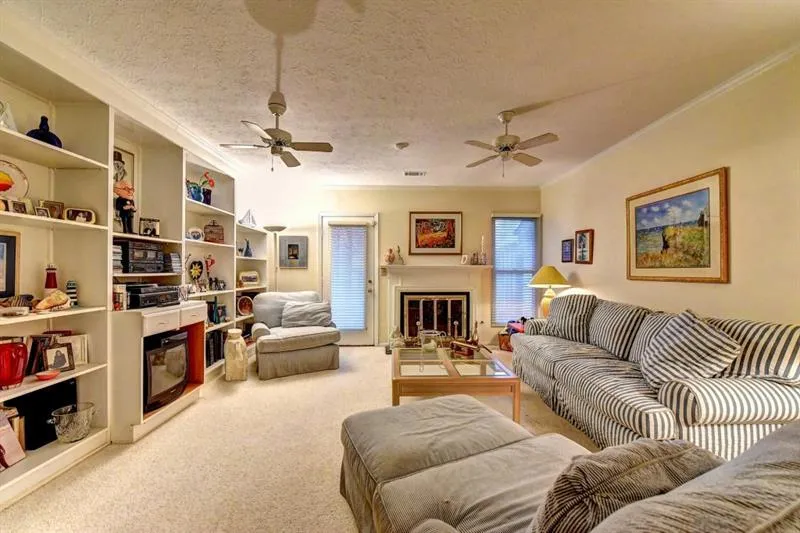 402 Wedgewood Way, Sandy Springs, Georgia 30350, 2 Bedrooms Bedrooms, ,2 BathroomsBathrooms,Residential,Sold,402 Wedgewood Way,6129675