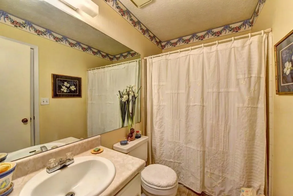402 Wedgewood Way, Sandy Springs, Georgia 30350, 2 Bedrooms Bedrooms, ,2 BathroomsBathrooms,Residential,Sold,402 Wedgewood Way,6129675