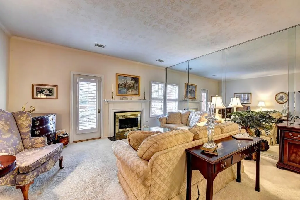 402 Wedgewood Way, Sandy Springs, Georgia 30350, 2 Bedrooms Bedrooms, ,2 BathroomsBathrooms,Residential,Sold,402 Wedgewood Way,6129675