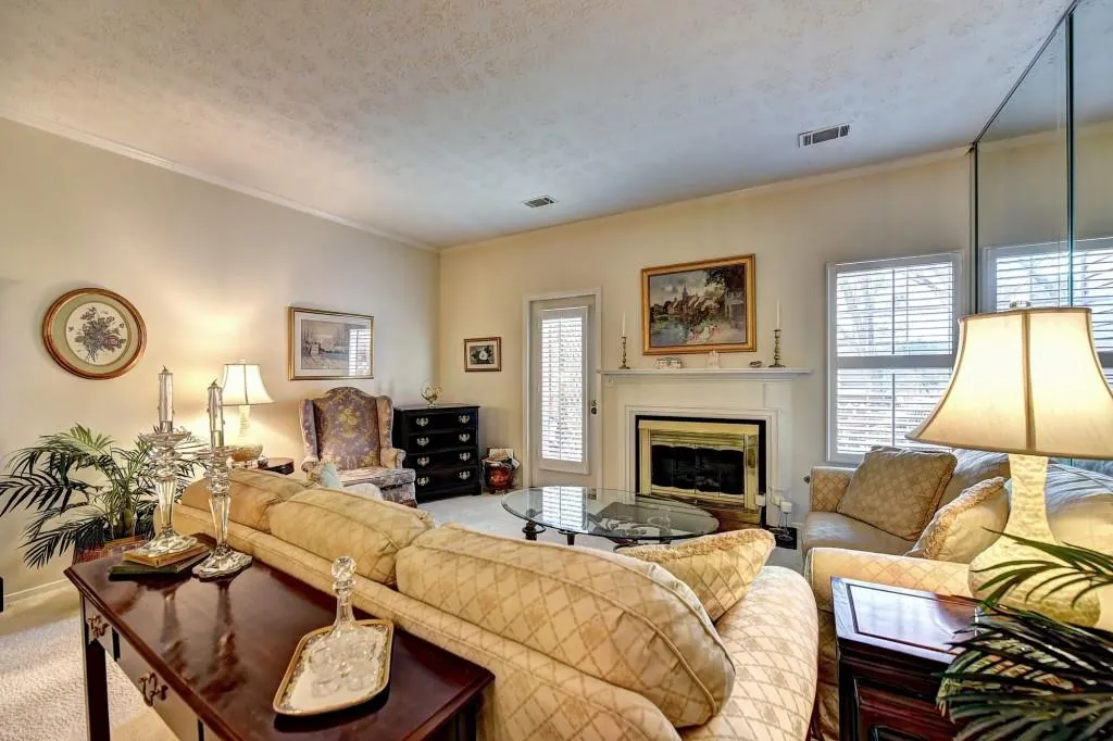 402 Wedgewood Way, Sandy Springs, Georgia 30350, 2 Bedrooms Bedrooms, ,2 BathroomsBathrooms,Residential,Sold,402 Wedgewood Way,6129675
