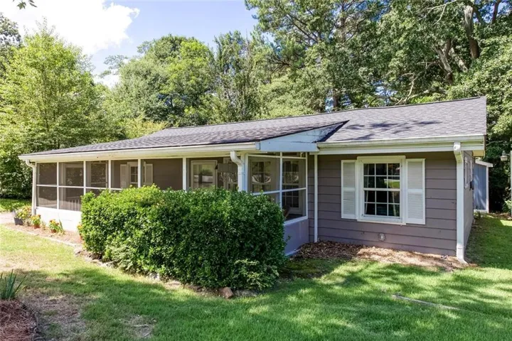 Welcome home to this move-in ready detached home in the heart of Smyrna.