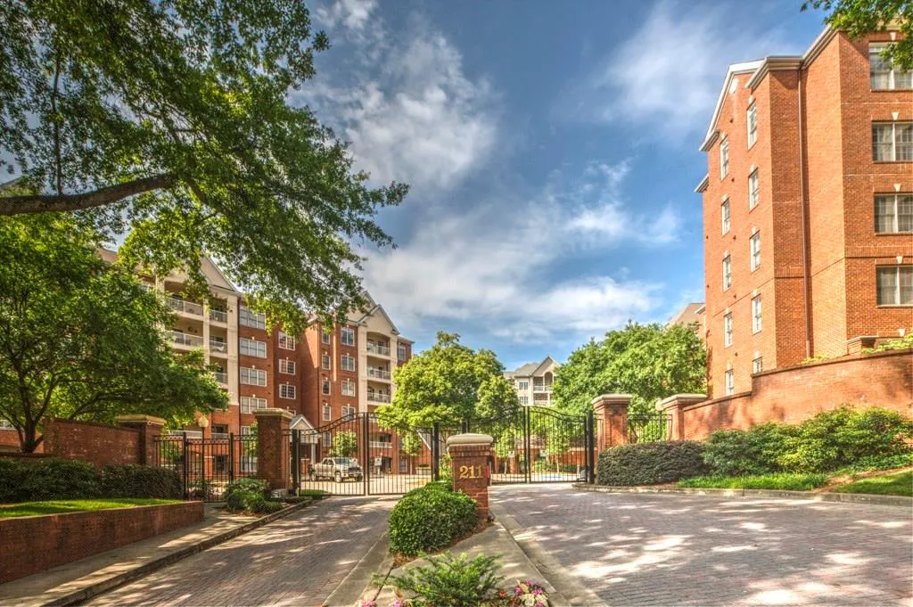 211 Colonial Homes Drive Nw Unit 2207, Atlanta, Georgia 30309, 2 Bedrooms Bedrooms, ,2 BathroomsBathrooms,Residential,Sold,211 Colonial Homes Drive Nw Unit 2207,5693636