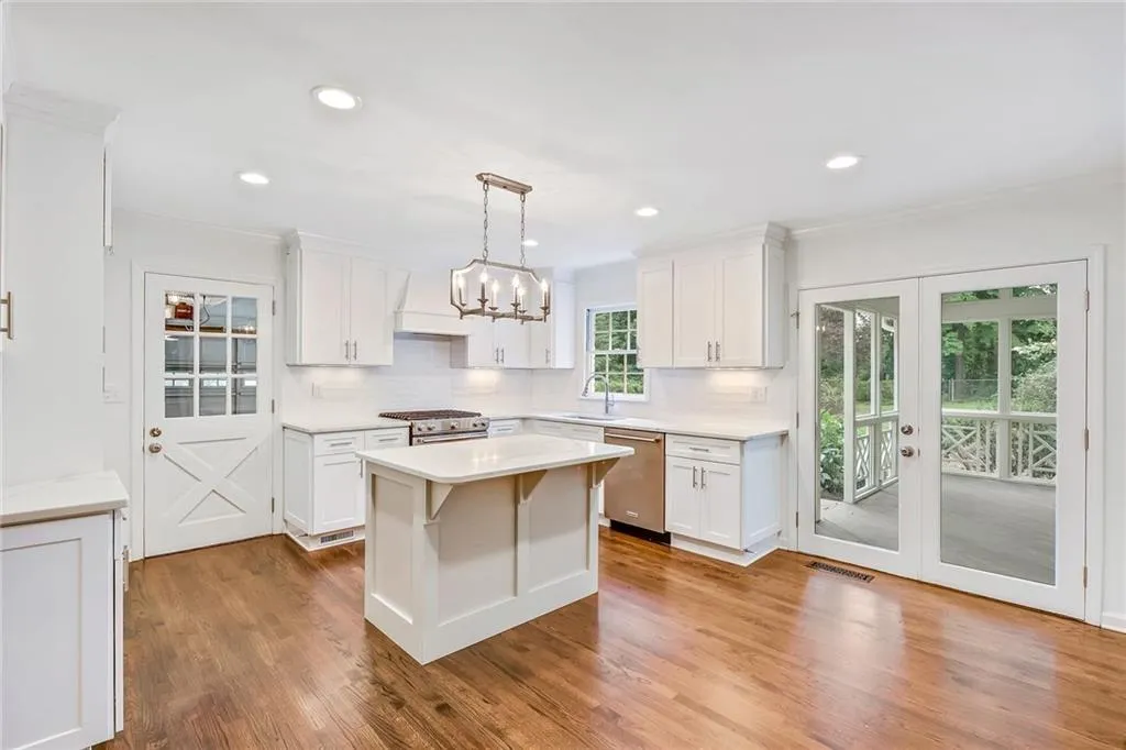 6615 Williamson Drive, Sandy Springs, Georgia 30328, 4 Bedrooms Bedrooms, ,2 BathroomsBathrooms,Residential,Sold,6615 Williamson Drive,6056738