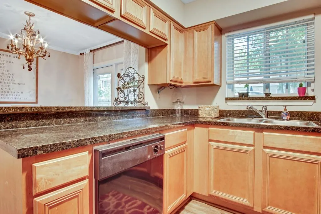 6940 Roswell Road Unit 12e, Atlanta, Georgia 30328, 2 Bedrooms Bedrooms, ,1 BathroomBathrooms,Residential,Sold,6940 Roswell Road Unit 12e,6565279