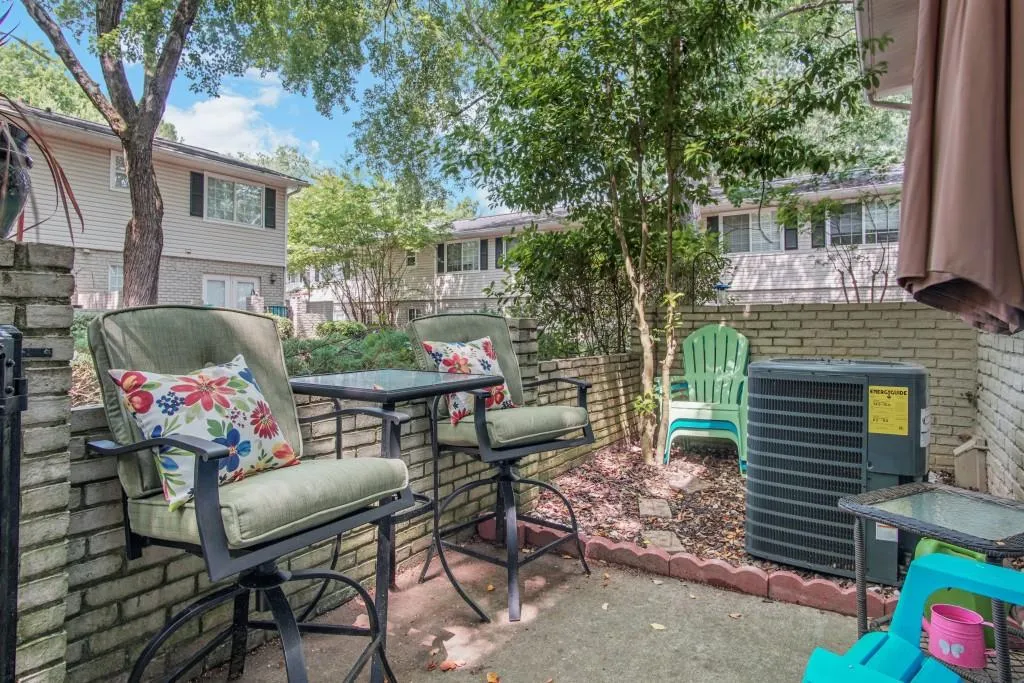 6940 Roswell Road Unit 12e, Atlanta, Georgia 30328, 2 Bedrooms Bedrooms, ,1 BathroomBathrooms,Residential,Sold,6940 Roswell Road Unit 12e,6565279