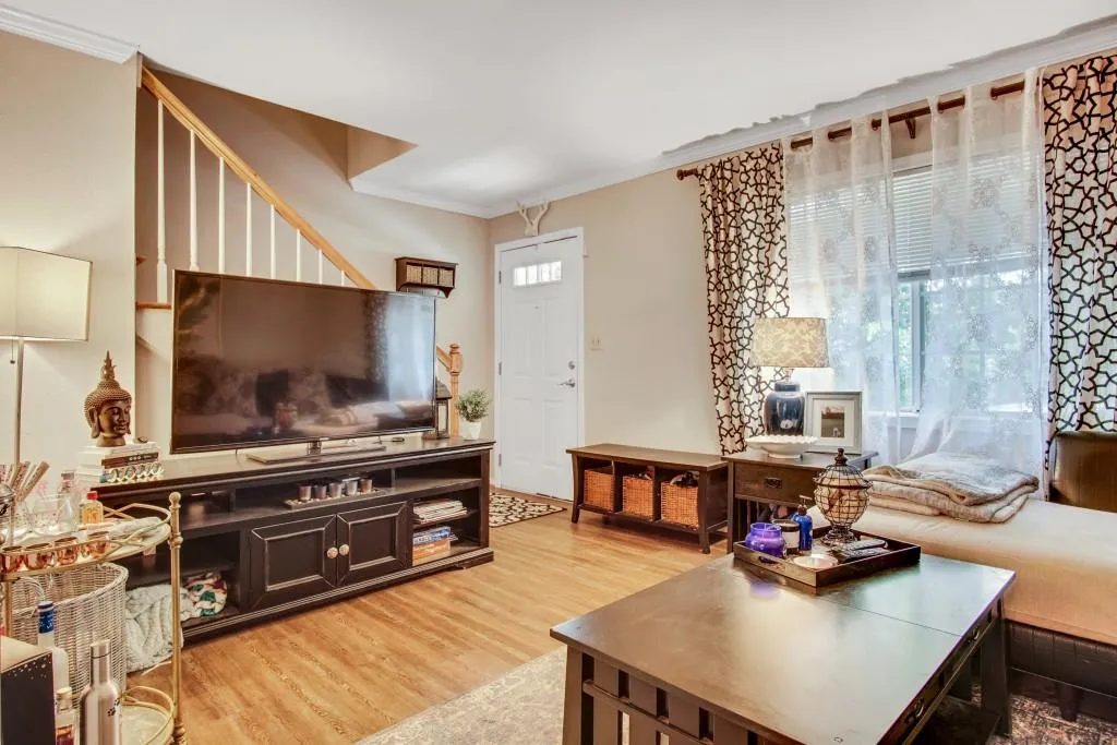 6940 Roswell Road Unit 12e, Atlanta, Georgia 30328, 2 Bedrooms Bedrooms, ,1 BathroomBathrooms,Residential,Sold,6940 Roswell Road Unit 12e,6565279