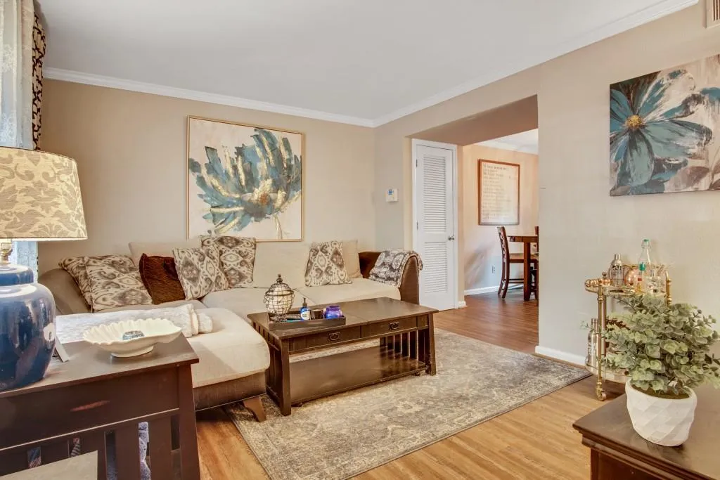 6940 Roswell Road Unit 12e, Atlanta, Georgia 30328, 2 Bedrooms Bedrooms, ,1 BathroomBathrooms,Residential,Sold,6940 Roswell Road Unit 12e,6565279