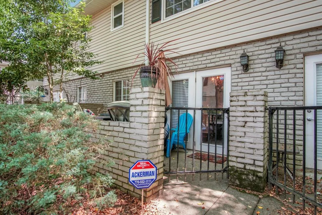 6940 Roswell Road Unit 12e, Atlanta, Georgia 30328, 2 Bedrooms Bedrooms, ,1 BathroomBathrooms,Residential,Sold,6940 Roswell Road Unit 12e,6565279