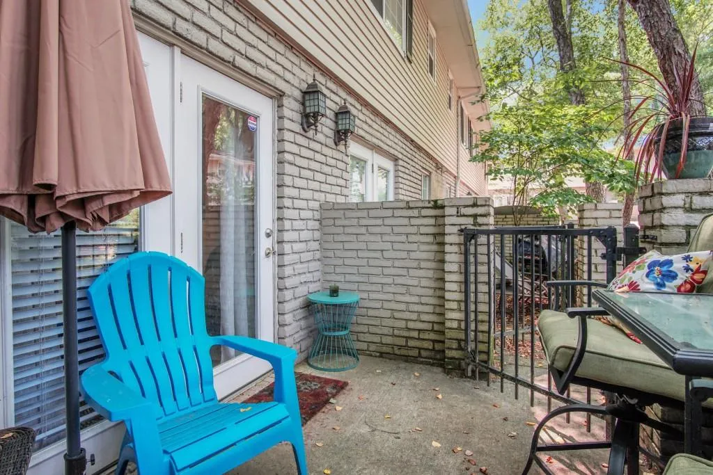 6940 Roswell Road Unit 12e, Atlanta, Georgia 30328, 2 Bedrooms Bedrooms, ,1 BathroomBathrooms,Residential,Sold,6940 Roswell Road Unit 12e,6565279