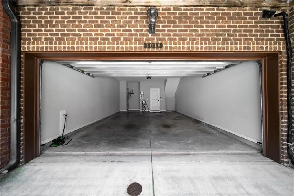 1618 Durden Road Ne, Atlanta, Georgia 30319, 3 Bedrooms Bedrooms, ,3 BathroomsBathrooms,Residential,For Sale,1618 Durden Road Ne,7606892