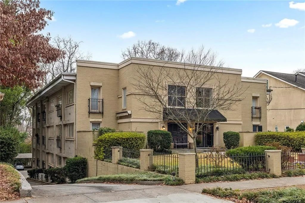 32 28th Street Nw Unit #204, Atlanta, Georgia 30309, 2 Bedrooms Bedrooms, 0 ,2 BathroomsBathrooms,Residential,Sold,32 28th Street Nw Unit #204,7700166