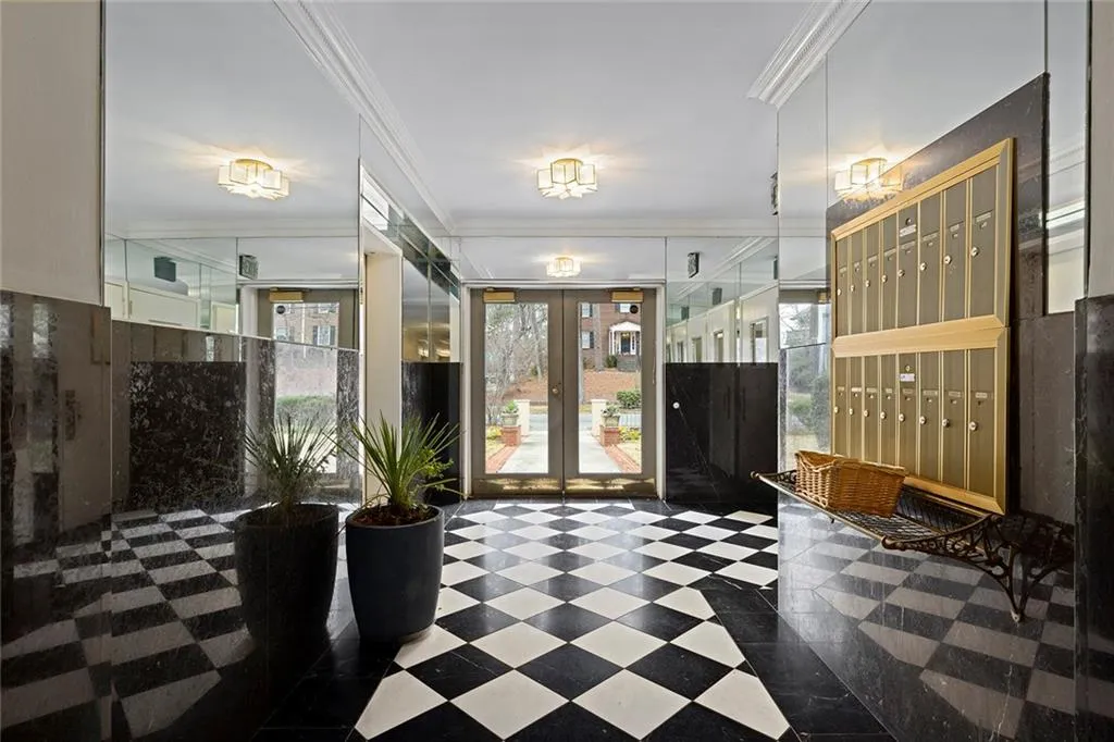 32 28th Street Nw Unit #204, Atlanta, Georgia 30309, 2 Bedrooms Bedrooms, 0 ,2 BathroomsBathrooms,Residential,Sold,32 28th Street Nw Unit #204,7700166