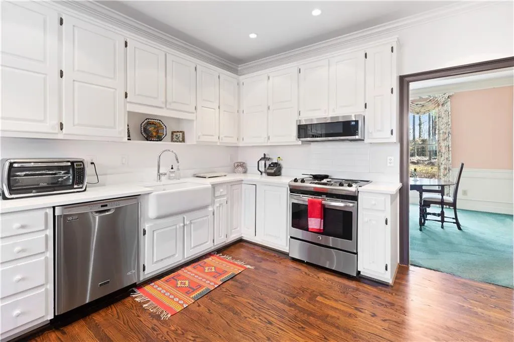 7155 Roswell Road Unit 16, Sandy Springs, Georgia 30328, 2 Bedrooms Bedrooms, ,3 BathroomsBathrooms,Residential,Sold,7155 Roswell Road Unit 16,7002014