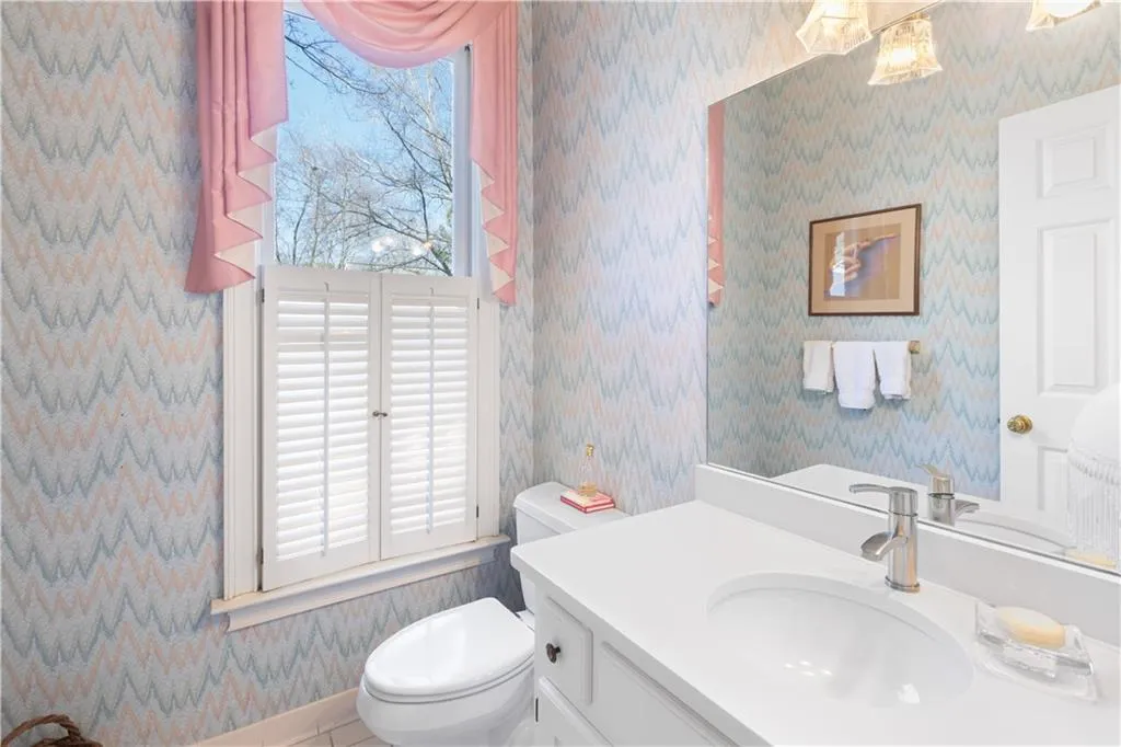 7155 Roswell Road Unit 16, Sandy Springs, Georgia 30328, 2 Bedrooms Bedrooms, ,3 BathroomsBathrooms,Residential,Sold,7155 Roswell Road Unit 16,7002014