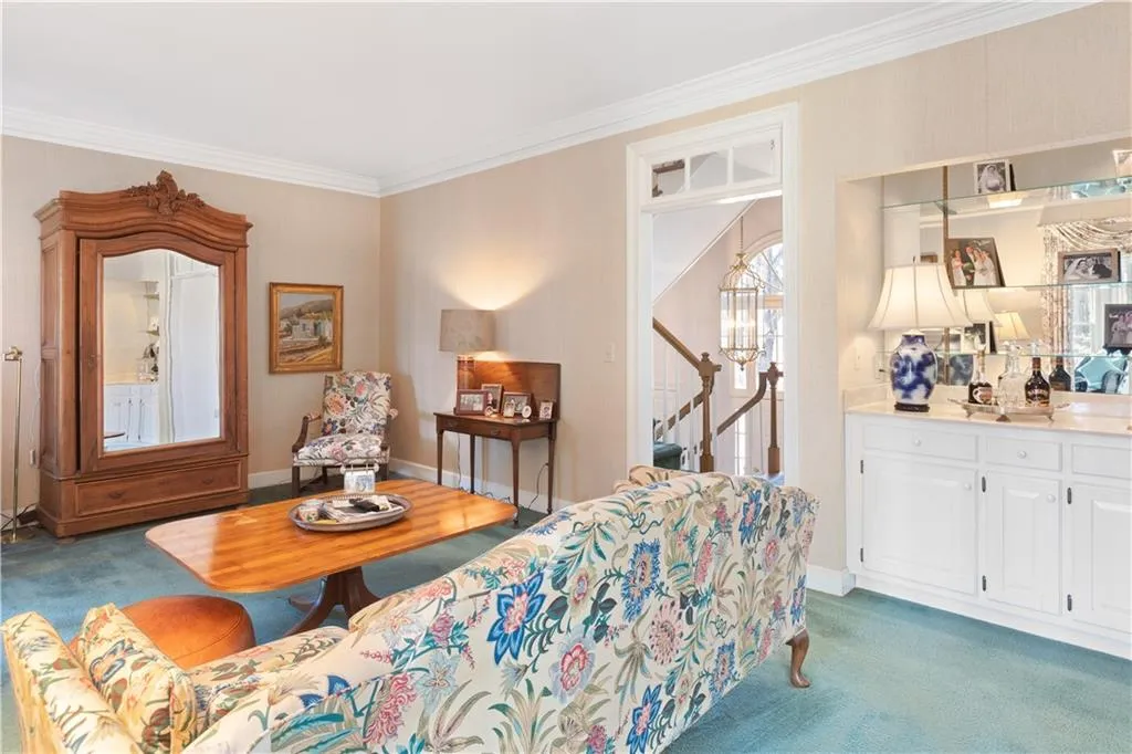 7155 Roswell Road Unit 16, Sandy Springs, Georgia 30328, 2 Bedrooms Bedrooms, ,3 BathroomsBathrooms,Residential,Sold,7155 Roswell Road Unit 16,7002014