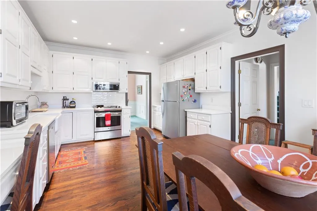 7155 Roswell Road Unit 16, Sandy Springs, Georgia 30328, 2 Bedrooms Bedrooms, ,3 BathroomsBathrooms,Residential,Sold,7155 Roswell Road Unit 16,7002014