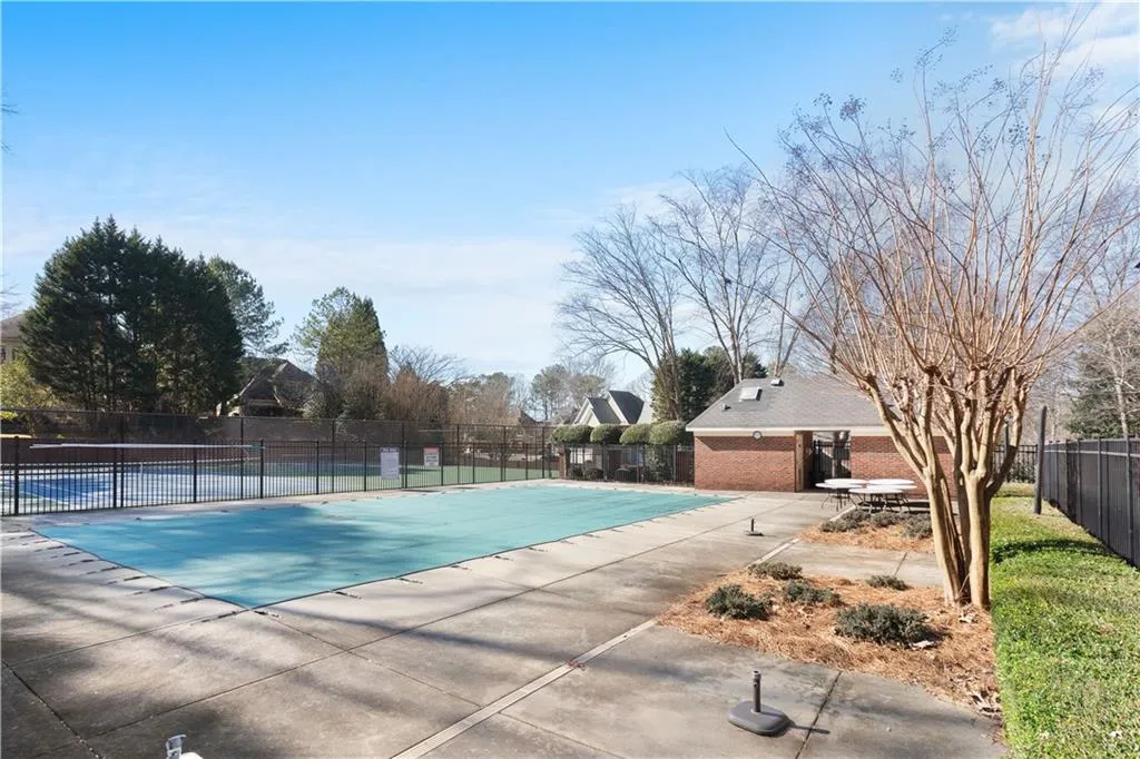 7155 Roswell Road Unit 16, Sandy Springs, Georgia 30328, 2 Bedrooms Bedrooms, ,3 BathroomsBathrooms,Residential,Sold,7155 Roswell Road Unit 16,7002014