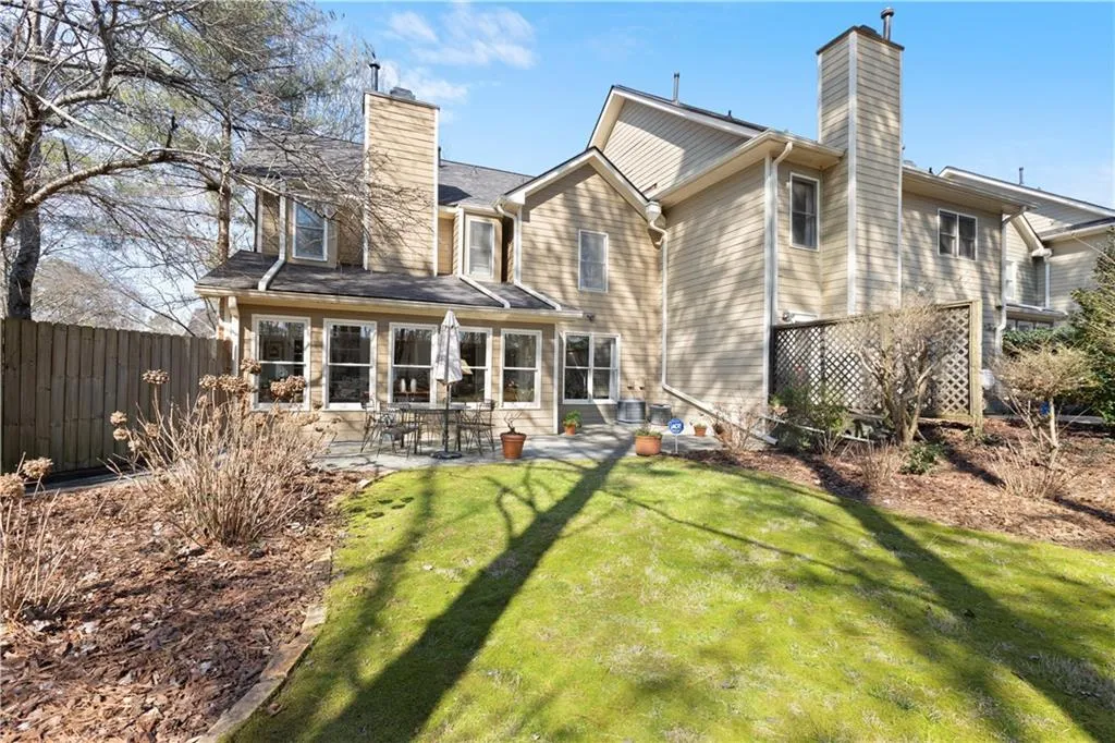 7155 Roswell Road Unit 16, Sandy Springs, Georgia 30328, 2 Bedrooms Bedrooms, ,3 BathroomsBathrooms,Residential,Sold,7155 Roswell Road Unit 16,7002014