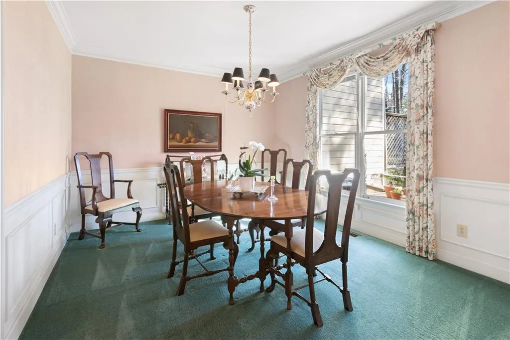 7155 Roswell Road Unit 16, Sandy Springs, Georgia 30328, 2 Bedrooms Bedrooms, ,3 BathroomsBathrooms,Residential,Sold,7155 Roswell Road Unit 16,7002014