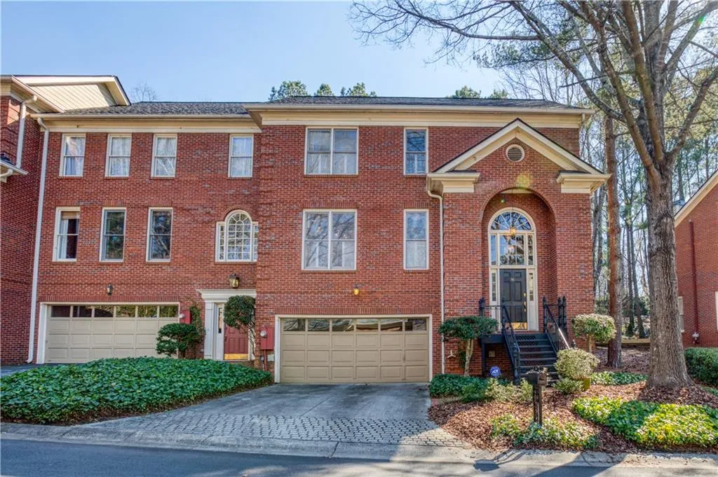 7155 Roswell Road Unit 16, Sandy Springs, Georgia 30328, 2 Bedrooms Bedrooms, ,3 BathroomsBathrooms,Residential,Sold,7155 Roswell Road Unit 16,7002014