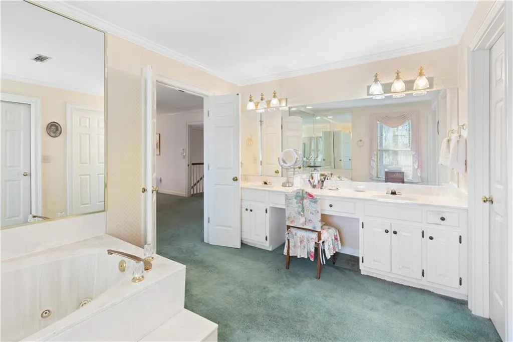 7155 Roswell Road Unit 16, Sandy Springs, Georgia 30328, 2 Bedrooms Bedrooms, ,3 BathroomsBathrooms,Residential,Sold,7155 Roswell Road Unit 16,7002014