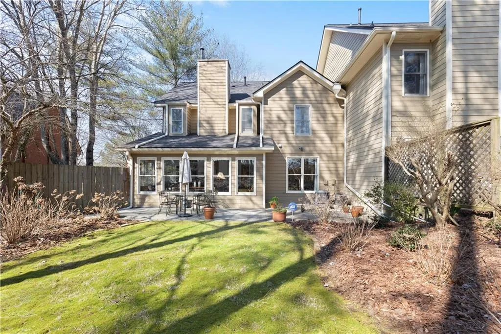 7155 Roswell Road Unit 16, Sandy Springs, Georgia 30328, 2 Bedrooms Bedrooms, ,3 BathroomsBathrooms,Residential,Sold,7155 Roswell Road Unit 16,7002014