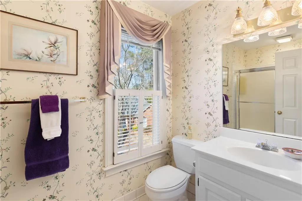 7155 Roswell Road Unit 16, Sandy Springs, Georgia 30328, 2 Bedrooms Bedrooms, ,3 BathroomsBathrooms,Residential,Sold,7155 Roswell Road Unit 16,7002014