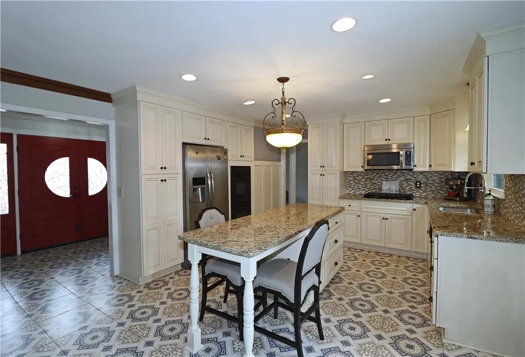 7575 Ball Mill Road Ne, Sandy Springs, Georgia 30350, 5 Bedrooms Bedrooms, ,4 BathroomsBathrooms,Residential,Sold,7575 Ball Mill Road Ne,7175777