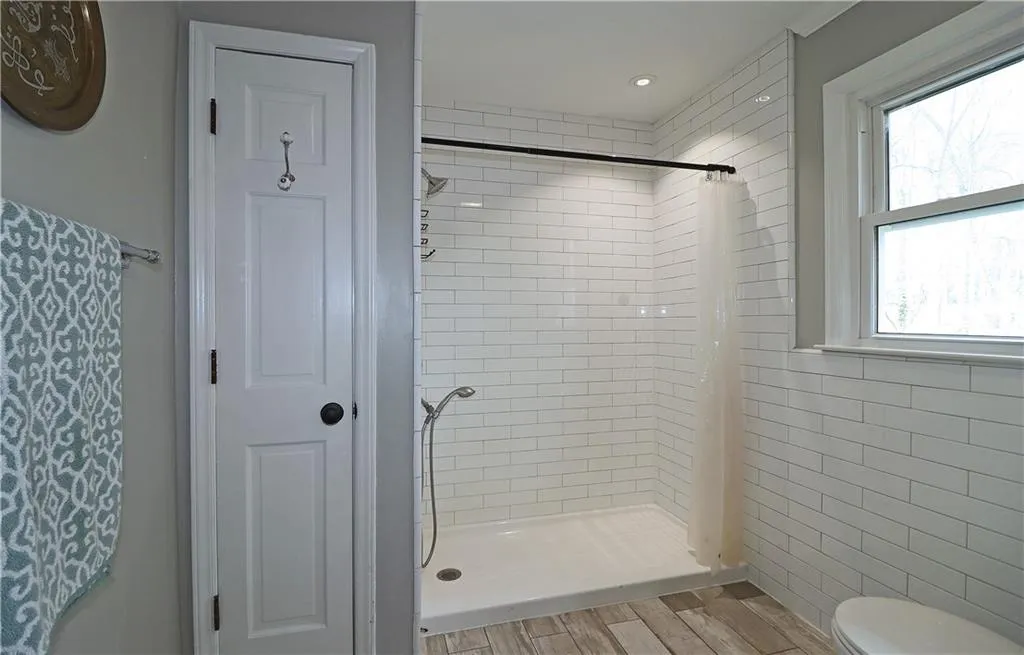 7575 Ball Mill Road Ne, Sandy Springs, Georgia 30350, 5 Bedrooms Bedrooms, ,4 BathroomsBathrooms,Residential,Sold,7575 Ball Mill Road Ne,7175777