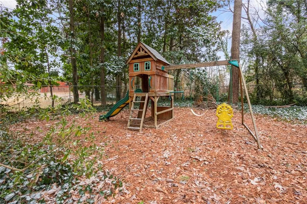 6585 Scott Valley Road, Atlanta, Georgia 30328, 3 Bedrooms Bedrooms, ,2 BathroomsBathrooms,Residential,Sold,6585 Scott Valley Road,6842181